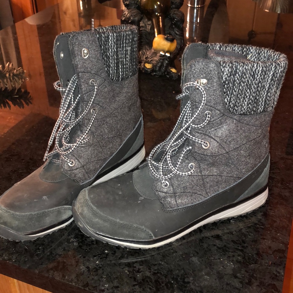 Salomon snow boots